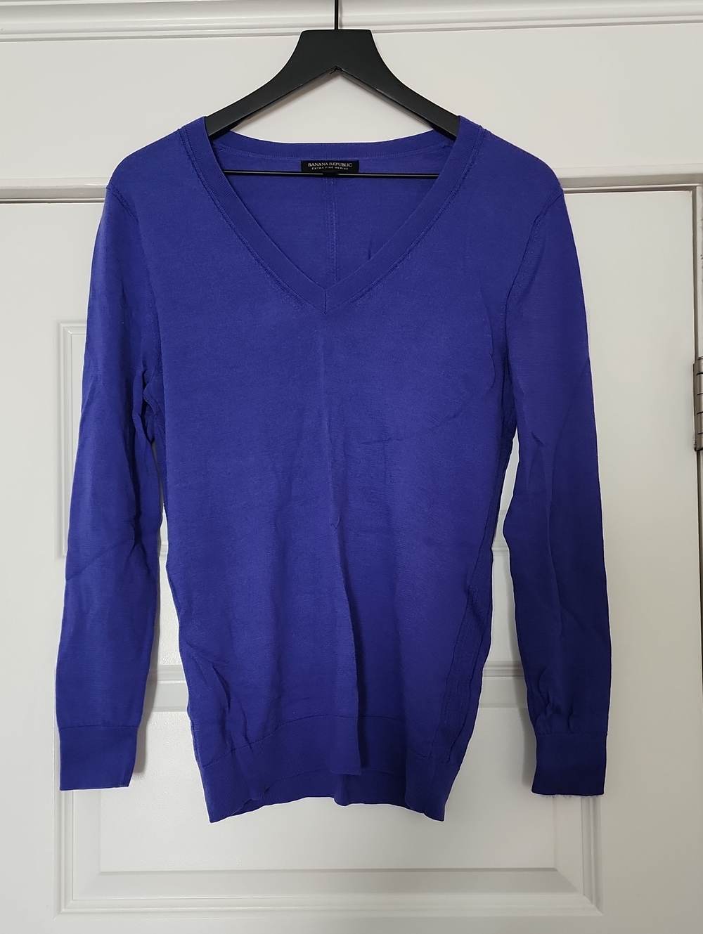 Banana Republic Women's V-Neck Sweater in Cobalt Blue